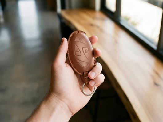 Шкіряний чохол для ключа Hyundai, коричневий - Аксесуари від офіційного дилера Hyundai в Дніпрі та області - фото 10